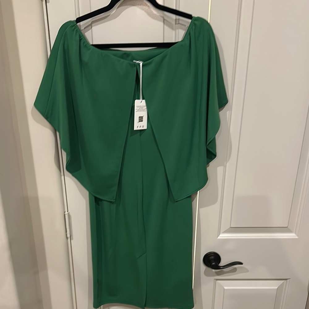 Elegant Green Off-Shoulder Dress - Picture 4 of 4